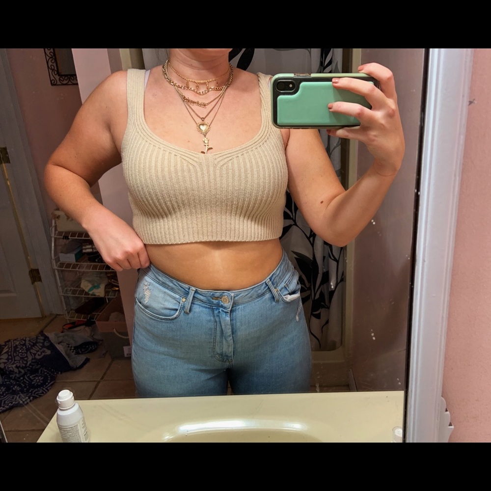 Cropped ribbed beige tank